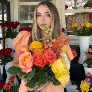Alexa Nisenson Instagram - …and how r u spending ur sunday? ♥️🧡💛

(this photo shoot and the insanely dreamy flower arrangement brought to you by the amazing & stunning @asiamonetray ) 💐🧡💛