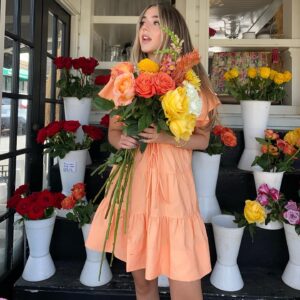 Alexa Nisenson Instagram - …and how r u spending ur sunday? ♥️🧡💛

(this photo shoot and the insanely dreamy flower arrangement brought to you by the amazing & stunning @asiamonetray ) 💐🧡💛