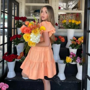 Alexa Nisenson Instagram - …and how r u spending ur sunday? ♥️🧡💛

(this photo shoot and the insanely dreamy flower arrangement brought to you by the amazing & stunning @asiamonetray ) 💐🧡💛