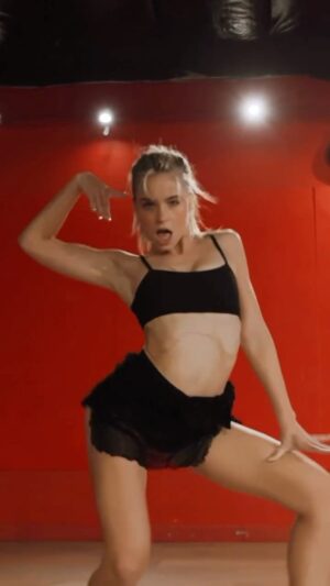 Alexa Blair Robertson Instagram - yes, and? (@markdaftari version)

you know it’s serious when the ponytail makes an appearance🥵 thanks for the push :)