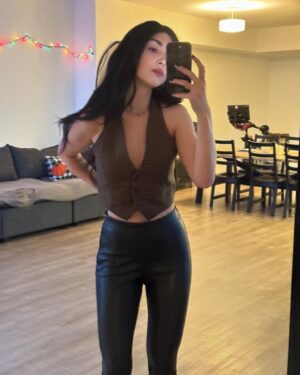 Alexa Mansour Instagram - JUMP SCARE 👻 I have 2 shows coming up in LA
6/21 @ the mint
7/5 @ the viper room
GET TIX AT THE LINK IN MY BIO 🖤