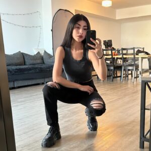 Alexa Mansour Instagram - Last slide is my type 🫠