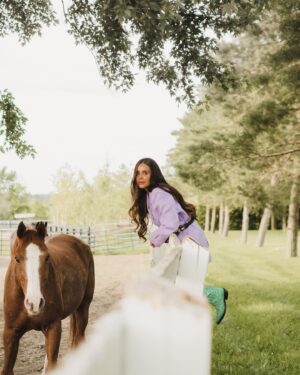 Alexandra Cosentino Instagram - Un drop de douceur 🪽

Grateful pour cette vie à venir…Grateful pour le processus qui l’entoure aussi.

#lagoodlifecouple te dévoile soon la designer officielle 🫶🏽 du projet Ranch Resort - Sport & Spa , Bahamas 🐴

Cette semaine sur @lagoodlifecouple 

En attendant j’en profite pour souligner le talent immense de @arilariviere 🖤