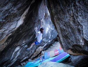 Alexandra Johnson Instagram - Blackout V13/8B. 📸 @melinacostanza 
Full send on YouTube. 📺
The 8🐝 undies yield yet again 🙃