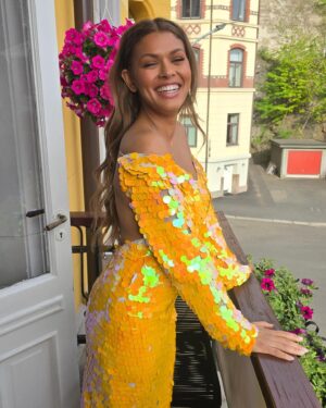 Alexandra Joner Instagram - Inneklemt fredag ✨️