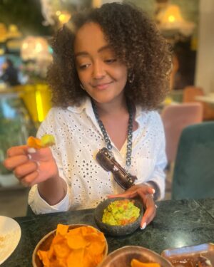 Alexandra Mardell Instagram - Suitcase lifestyle 🧳 🤎

@zuayalondon - @jayjayprofficial 
@hiexsouthwark - @custardcomms giftedprstay