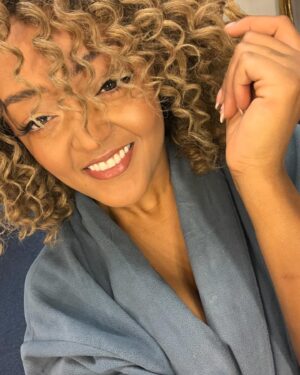 Alexandra Mardell Instagram - I’ll be blonde for quismois 💛