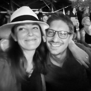 Alexandra Maria Lara Instagram - Manche Dinge ändern sich nie. Was für ein 🍀 …26 Jahre liegen zwischen den Fotos, liebster @olivierhamm …und wir sind kaum gealtert 😂😎 #friendsforlife 🫶🏻