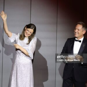 Alexandra Maria Lara Instagram - Es war ein wunderbarer und berührender Abend ✨ vielen Dank an @filmpreis & @filmakademie & @florian.gallenberger, an alle Beteiligten und ebenso an unser schönes Publikum vor Ort 🤍 danke auch an @thevampireswife ✨ & an meine zauberhafte @katharinademalotki 🫶🏻…herzlichen Glückwunsch an alle Preisträger und vielen Dank für Eure starken Filme ⭐️ 📸 @gettyimages & @clemensporikys