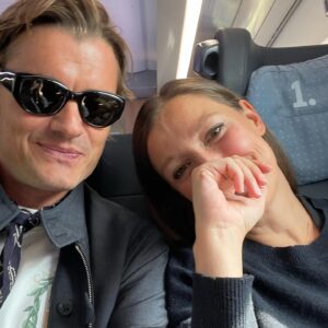 Alexandra Maria Lara Instagram - Ich durfte mir für die Carte-Blanche-Filmreihe 10 Filme aussuchen, die mich besonders geprägt und beeinflusst haben und die im September im Kino des @dff.film in Frankfurt gezeigt werden. Es war für mich eine persönliche Filmreise in die Vergangenheit und so wird beispielsweise am 14.9. um 18.00 Uhr BERLIN IS IN GERMANY von Hannes Stöhr gezeigt, in dem mein Vater an der Seite von Jörg Schüttauf spielt. Gestern waren wir zu Besuch in Frankfurt und haben einen wunderbaren Nachmittag und Abend an der Seite von Menschen verbracht, die Film genauso lieben wie wir. Vielen, lieben Dank @dff.film @freunde.dff @eharrington101 und  @ursspoerri , für unser schönes Gespräch und die Begeisterung für’s Kino ❤️