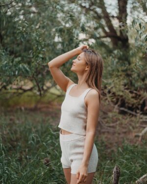 Alexandra Stellini Instagram - La sexualité d’une femme n’est pas à propos de séduire un homme mais bien à propos d’incarner son propre pouvoir créatif féminin. 📷 @valiegb