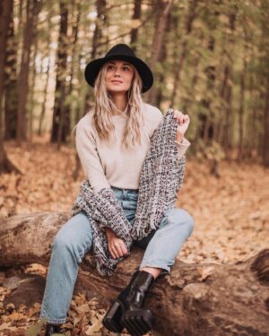 Alexandra Stellini Instagram - **CONCOURS**
Les cocos!!
Pour célébrer l’arrivée de l’automne, j’ai décidé de lancer un concours bien spécial!! 🤩
Courez la chance de gagner une participation au programme Transcendance qui débute dès le 20 septembre afin de développer les capacités de votre esprit et de créer une réalité en alignement avec votre mission de vie🙏🏽
.
Ce qui est inclus:
.
♥ Nutrition Ayurvédique et cure d’automne avec @lunaveda 
♥ Atelier sur le subconscient : comment le reprogrammer
♥ Apprendre à manifester
♥ Cours de yoga virtuel avec @ze_namaze 
♥ Traitement énergétique avec @valerie.lemelin.therapeute
♥ Accès à une communauté spirituelle
♥ Ebook   exercices
.
.(valeurs de 557$)
.
Pour participer:
1- Abonnez-vous à @ze_namaze @lunaveda @valerie.lemelin.therapeute 
2- Taguez deux amis qui seraient intéressés à participer au programme et écrivez en commentaire pourquoi ce programme t’aiderais!
3- Partage dans ta story la 2ième photo de mon post☺️
.
.
Le ou la gagnante sera annoncé ce jeudi 17h . Bonne chance à tous!!✨🙏🏽
