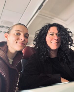 Alexandra Stréliski Instagram - Ouf. Junos week-end is finished. 😅 Didn’t win anything this time but I got to connect with wonderful artists I love and respect and I had a blast with my team. And that is what it’s ALL about. 🙌 @allisonrussellmusic , @teganandsara, @_aysanabee_, @williamprince, @charlottecardin, @elisapie, @sing.with.mi, @shawneekish, @lisaleblancyo, @jdutchermusic 🫶🏻

Je suis aussi fière d’avoir pu rendre hommage à un des artistes les plus aimé du Québec et d’avoir ajouté un peu de notre culture dans ce grand gala canadien. Des mondes quand même bien différents les uns des autres. 

Un gros merci à @maisonsimons (un autre pilier du Québec) qui m’a habillée tout le week end et à @vangiroux qui l’a rendu possible. 

Maintenant un saut à la maison et puis de retour sur la route. On se voit cette semaine Sherbrooke. ❤️✨❤️