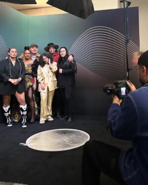 Alexandra Stréliski Instagram - Ouf. Junos week-end is finished. 😅 Didn’t win anything this time but I got to connect with wonderful artists I love and respect and I had a blast with my team. And that is what it’s ALL about. 🙌 @allisonrussellmusic , @teganandsara, @_aysanabee_, @williamprince, @charlottecardin, @elisapie, @sing.with.mi, @shawneekish, @lisaleblancyo, @jdutchermusic 🫶🏻

Je suis aussi fière d’avoir pu rendre hommage à un des artistes les plus aimé du Québec et d’avoir ajouté un peu de notre culture dans ce grand gala canadien. Des mondes quand même bien différents les uns des autres. 

Un gros merci à @maisonsimons (un autre pilier du Québec) qui m’a habillée tout le week end et à @vangiroux qui l’a rendu possible. 

Maintenant un saut à la maison et puis de retour sur la route. On se voit cette semaine Sherbrooke. ❤️✨❤️