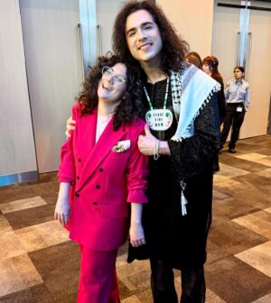 Alexandra Stréliski Instagram - Ouf. Junos week-end is finished. 😅 Didn’t win anything this time but I got to connect with wonderful artists I love and respect and I had a blast with my team. And that is what it’s ALL about. 🙌 @allisonrussellmusic , @teganandsara, @_aysanabee_, @williamprince, @charlottecardin, @elisapie, @sing.with.mi, @shawneekish, @lisaleblancyo, @jdutchermusic 🫶🏻

Je suis aussi fière d’avoir pu rendre hommage à un des artistes les plus aimé du Québec et d’avoir ajouté un peu de notre culture dans ce grand gala canadien. Des mondes quand même bien différents les uns des autres. 

Un gros merci à @maisonsimons (un autre pilier du Québec) qui m’a habillée tout le week end et à @vangiroux qui l’a rendu possible. 

Maintenant un saut à la maison et puis de retour sur la route. On se voit cette semaine Sherbrooke. ❤️✨❤️