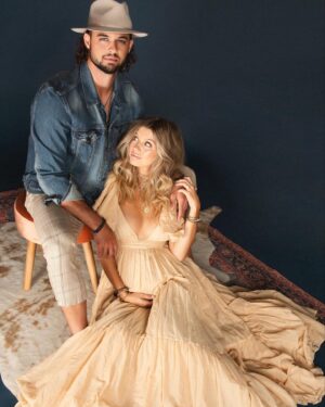Alexandria DeBerry Instagram - 5 years as husband   wife ⚡️ 

we’ve seen God’s goodness   redemption in countless ways.. been challenged, grown together,   loved hard. 

happy anniversary, baby daddy 🤍 year 5 of marriage brought us our greatest gift 👼🏽 I feel overwhelming blessed!

& @kellyannestyle— 
 this bohemian pregancy studio shoot was a dream; I can’t wait to share the rest! 💛🌙💫

#november26 #1126 #pregnancyfashion 
#5yearsmarried #coupleshoot #30weekspregnant #pregnancyshoot #howtheyrevealed #dirtybootsmessyhair #houstonphotography
