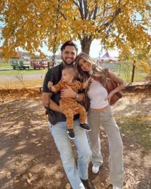 Alexandria DeBerry Instagram - giving thanks with our whole heart 🤎 psalm 9:1 | happy thanksgiving!