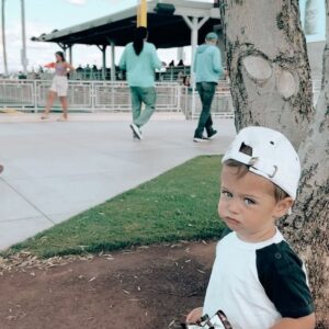 Alexandria DeBerry Instagram - 1st time seeing dad pitch in the good ol’ US of A 🇺🇸⚾️ 
#springtraining2024 @tylerbeede 💙❤️