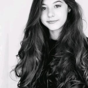 Alexis Arnold Instagram - #alexisarnold #alexisarnoldactress #alexisarnoldmodel #headshot #blackandwhite #smile #hair #longhair #curls #waves #beautiful #teens #teenactress #teenager #teenlife #director #photographer #exotic #look #gorgeous #gorgeousgirl #beautifulgirl #hot #pantene #panteneprov
I use @pantene what do you use?