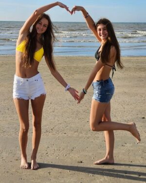 Alexis Arnold Instagram - I miss summer already. I love hanging at the beach with my best friends.

#friendship #friends #swimsuit #beach #coast #coastline #bestfriends #boyfriend #girlfriend #summer #imisssummeralready #models #actors #hotties #hot #hotmodel #hotguysofinsta #hotgirlsofinstagram #bikini #love #happiness #sunshine #beautiful #instalove #instagram #photography #fun