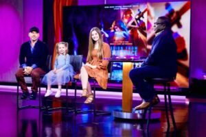 Alexis Arnold Instagram - Fun pictures from the interview we did on the FOX channel for the movie Mission From Outer Space 2037. It should be hitting select theatres in August. #missionfromouterspace2037 #wellingfilms #alexisarnold #alexisarnoldactress #alexisarnoldmodel #fox #isiahfactor #isiah #news #interview #actress #actresslife #director #movie