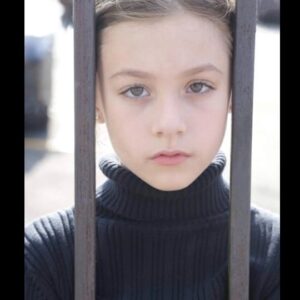 Alexis Arnold Instagram - Throwback Thursday...I sure had fun with this photographer...#throwback #throwbackthursday #young #child #modeling #model #portfolio #turtleneck #actor #actress #photography #photographer #lennywheelerphotography