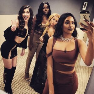 Alexis Eddy Instagram - It's the last time you guys will see all of your favorites on your TV screens at the same time!! It's been one hell of a journey- don't miss our grand finale! 😉#AYTO
