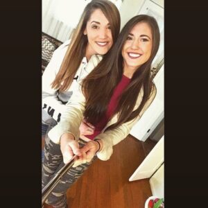 Alexis Eddy Instagram - Used a selfie stick for the first time today 🤷🏻‍♀️ ain't my gf cute thoooo 💋