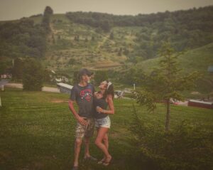 Alexis Eddy Instagram - Happy Father’s Day, y’all! *Introducing,* THE one & only: 
Todd Eddy (aka: dad)

PS: This is my VERY favorite hill in the whole entire world 🌎