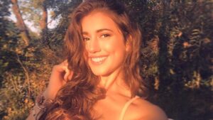 Alexis Eddy Instagram - When it’s 6:30 and the woods start to glow ✨