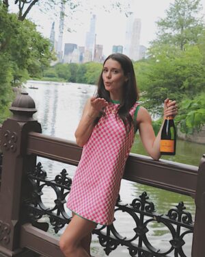 Ali Cobrin Instagram - It’s my birthday. Meet me in the park w a bottle of champagne! 🍾