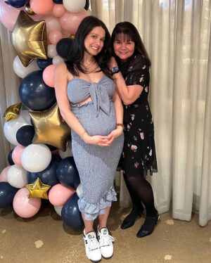 Ali Cobrin Instagram - My madre hosted the most special baby shower for me this past weekend at home in Chicago! She went above and beyond with balloons and center pieces and the most precious cake… all Twinkle Twinkle Little Star ⭐️ themed. It was so much fun, I feel so loved & I’m so excited for baby to join us this summer! Twinkle, twinkle little star, how we wonder what you are! 🥺🥰⭐️😭 
*
*
*
*
*
*
*
*
#pregnant #pregnancy #pregnantbelly #pregnantlife #pregnancyannouncement #pregnancyreveal #pregnancyjourney #pregnancyproblems #prego #pregobelly #pregoproblems #pregolife #babyshower #twinkletwinklelittlestar #summerbaby