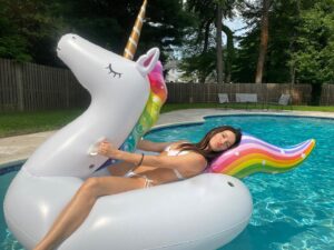 Ali Cobrin Instagram - Fri~Yay! 🦄