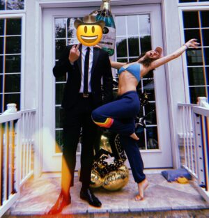 Ali Cobrin Instagram - When your husband shows up to a pool party in a suit 🤦🏻‍♀️