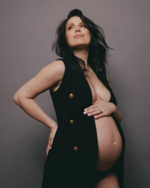 Ali Cobrin Instagram - Alright these are the rest of my maternity photos. No more content means baby must make their entrance…. Now please! 🤩
📸: @jennyandersonphoto 
💄: @katnejatbeauty 
*
*
*
*
*
*
*
*
#pregnant #pregnancy #pregnantbelly #pregnantlife #pregnancyannouncement #pregnancyreveal #pregnancyjourney #pregnancyproblems #prego #pregobelly #pregoproblems #pregolife 
#maternityphotography #maternity #maternityphotoshoot #maternityshoot #40weekspregnant