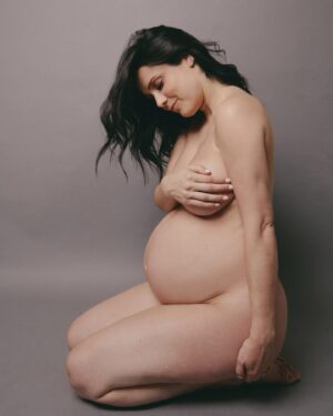 Ali Cobrin Instagram - Alright these are the rest of my maternity photos. No more content means baby must make their entrance…. Now please! 🤩
📸: @jennyandersonphoto 
💄: @katnejatbeauty 
*
*
*
*
*
*
*
*
#pregnant #pregnancy #pregnantbelly #pregnantlife #pregnancyannouncement #pregnancyreveal #pregnancyjourney #pregnancyproblems #prego #pregobelly #pregoproblems #pregolife 
#maternityphotography #maternity #maternityphotoshoot #maternityshoot #40weekspregnant