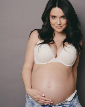 Ali Cobrin Instagram - Alright these are the rest of my maternity photos. No more content means baby must make their entrance…. Now please! 🤩
📸: @jennyandersonphoto 
💄: @katnejatbeauty 
*
*
*
*
*
*
*
*
#pregnant #pregnancy #pregnantbelly #pregnantlife #pregnancyannouncement #pregnancyreveal #pregnancyjourney #pregnancyproblems #prego #pregobelly #pregoproblems #pregolife 
#maternityphotography #maternity #maternityphotoshoot #maternityshoot #40weekspregnant
