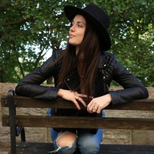 Ali Cobrin Instagram - Fall 🍃 before the leaves changed 🍂 

.
.
.
.
.
📸: the 1 & only @haleybond