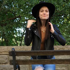 Ali Cobrin Instagram - Fall 🍃 before the leaves changed 🍂 

.
.
.
.
.
📸: the 1 & only @haleybond