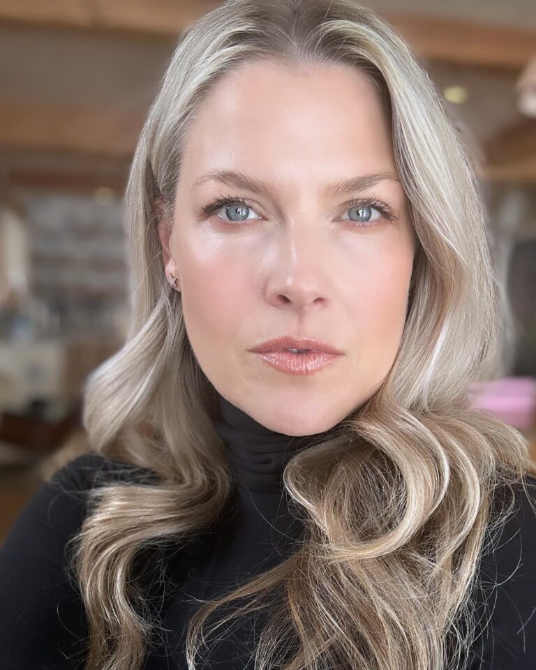 Ali Larter Instagram - Sweetheart make-up! Move over red lips, I’m into golden, rosy, dewy skin and an easy glam look. Now that I live in a high altitude but also desert climate, I have to really combat dry skin. These are my absolute favs for plump skin and pretty make-up with a little extra oomph. Skincare- @charlottetilbury magic cream @evelom cleanser and radiance repair retinol serum. @relevant.skin Vitamin C serum @weleda_usa Skinfood cream Make-up @iliabeauty serum skin tint spf 40 @chanel.beauty Le Teint foundation @monikablunderbeauty blunder cover #2. @charlottetilbury Glowgasm blush wand in and powder blush in ecstasy. Lips- My triple threat- @charlottetilbury pillow talk lip liner @tomfordbeauty lipstick 13 in Blush nude @cledepeaubeauteus Radiance lip gloss in Rose Quartz 🥰