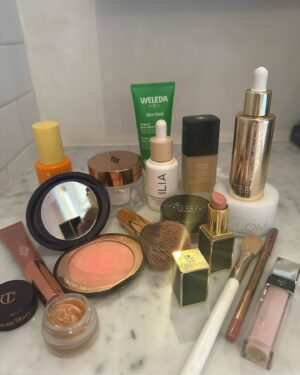 Ali Larter Instagram - Sweetheart make-up! Move over red lips, I’m into golden, rosy, dewy skin and an easy glam look. Now that I live in a high altitude but also desert climate, I have to really combat dry skin. These are my absolute favs for plump skin and pretty make-up with a little extra oomph. Skincare-  @charlottetilbury magic cream  @evelom cleanser and radiance repair retinol serum.  @relevant.skin Vitamin C serum  @weleda_usa Skinfood cream  Make-up  @iliabeauty serum skin tint spf 40  @chanel.beauty Le Teint foundation  @monikablunderbeauty blunder cover #2.  @charlottetilbury Glowgasm blush wand in and powder blush in ecstasy.  Lips- My triple threat- @charlottetilbury pillow talk lip liner  @tomfordbeauty lipstick 13 in Blush nude  @cledepeaubeauteus Radiance lip gloss in Rose Quartz 🥰