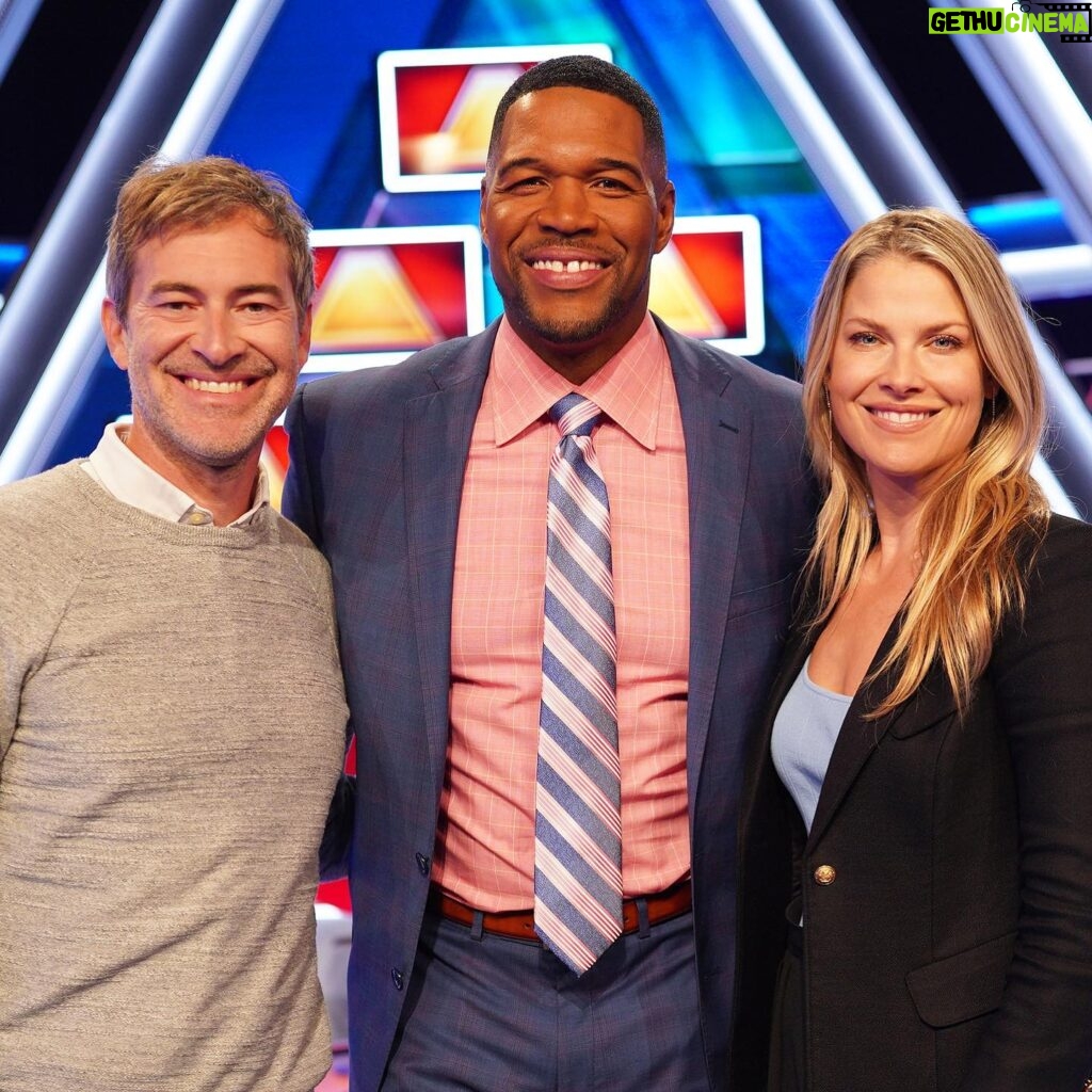 Ali Larter Instagram - I take game shows as seriously as I take world peace. See how we do tonight! @michaelstrahan @markduplass #100kpyramid @pyramidabc