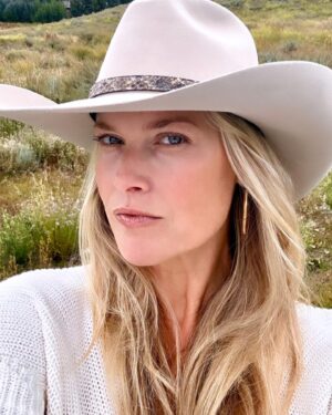Ali Larter Instagram - Sending love from the ⛰️on this long weekend!