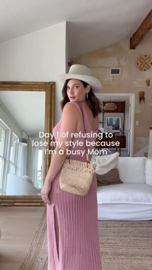Ali Tate Cutler Instagram - Drop a YES 🙌 if you want to come with me on my 30 day adventure to keep self expression through style a priority

Dress @peonyswimwear 
Shoes @tecovas 
Hat @maufrais.austin 
Bag @sezane
Organic undies @pact