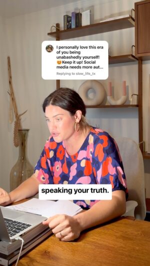 Ali Tate Cutler Instagram - Comment SPEAK for my free throat chakra masterclass 💅

The paradox is most of us are still hiding because we’re scared of what we will lose…. But if we showed ourselves we actually have so much more to gain. 

Comment 🔥 if you’re ready to leave the PR training at home

#speak #alignment #viral