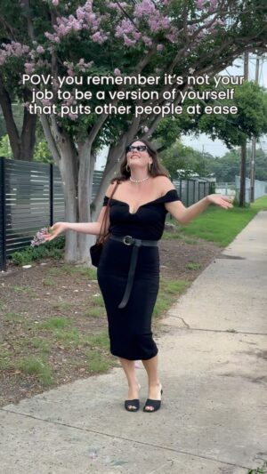 Ali Tate Cutler Instagram - Saturday reminder 😎 you’re not responsible for other peoples triggers 
 
Drop a 👽 if you’re going out being COMPLETELY yourself today