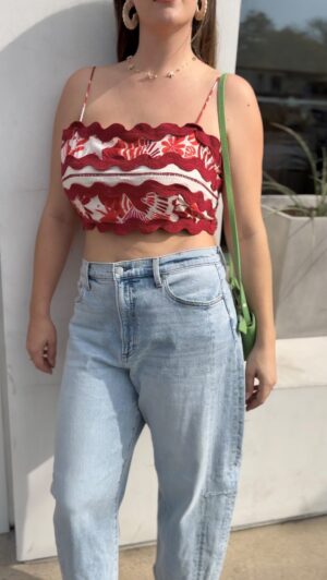 Ali Tate Cutler Instagram - I normally wouldn’t gravitate towards a loose crop top with midriff and back exposed but I think we should do something everyday that pushes us a bit out of our comfort zones 🤷‍♀️

I just started trying the cult fave @stitchfix so I can try new trends with no strings attached. Also my brain power is saved for the other stuff because my Stitch Fix stylist picks out the best pieces for me.

In LOVE ❤️ with this look!

#stitchfixpartner
#StyleYouCanFeel
 #stitchfixstyle
