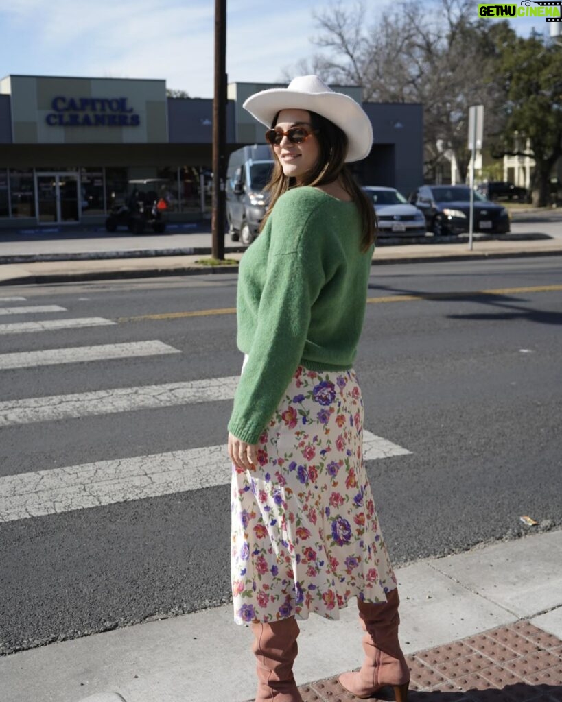 Ali Tate Cutler Instagram - Comment LINK to get my fits straight to your DM 🔥🥐⬇️ One month in my favorite city of Austin, Tx wearing my French faves @sezane #sezanepartner