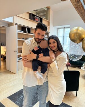 Alia Chergui Instagram - HAPPY BIRTHDAY TO « Nous » 🎂🎉 
On a eu tellement de surprises que jamais on aurait imaginé une seconde qu’on allait nous refaire un anniversaire surprise avec @ely_gypset 💗
Un grand Merci @lyndanh09 pour toutes ces surprises que tu nous as organisées, c’était incroyable, on s’y attendait tellement pas 😄
Merci a vous les filles pour votre bonne humeur, vos cadeaux et surtout votre présence 🤍 @floracoquerel @emiliehigle @evacolas @malikamenard14 @vaimalama @latifa_lake @coralineball @histoiredekate Farida @alexandra_zimny 
Je vous souhaite à tous d’avoir des amies extraordinaires comme les miens 🤍 

@tableauxparis @impressiongourmande @maisonfleursfabre @hoteldepourtales 
#birthdaygirl