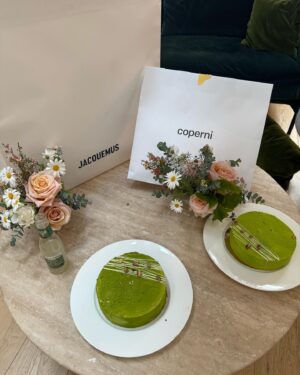 Alia Chergui Instagram - HAPPY BIRTHDAY TO « Nous » 🎂🎉 
On a eu tellement de surprises que jamais on aurait imaginé une seconde qu’on allait nous refaire un anniversaire surprise avec @ely_gypset 💗
Un grand Merci @lyndanh09 pour toutes ces surprises que tu nous as organisées, c’était incroyable, on s’y attendait tellement pas 😄
Merci a vous les filles pour votre bonne humeur, vos cadeaux et surtout votre présence 🤍 @floracoquerel @emiliehigle @evacolas @malikamenard14 @vaimalama @latifa_lake @coralineball @histoiredekate Farida @alexandra_zimny 
Je vous souhaite à tous d’avoir des amies extraordinaires comme les miens 🤍 

@tableauxparis @impressiongourmande @maisonfleursfabre @hoteldepourtales 
#birthdaygirl